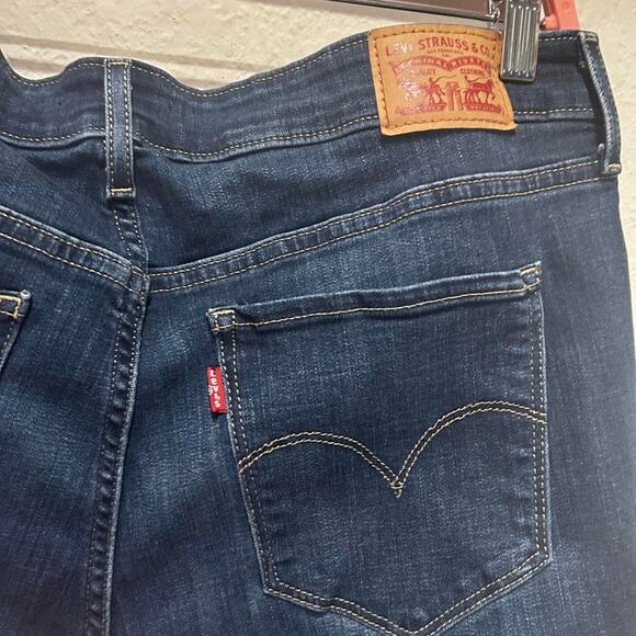 Levi's 711 Skinny high-waisted skinny jeans with star embellishments - Picture 7 of 8